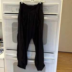Authentic FREE PEOPLE FP Movement Smock Jams Joggers🤩💕in Black size S. New!